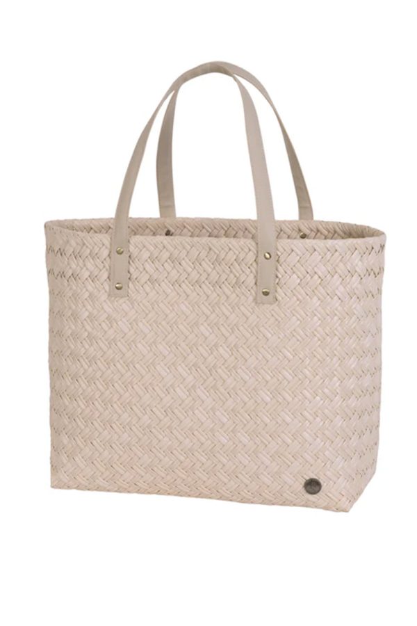 Handed by Faye champagne