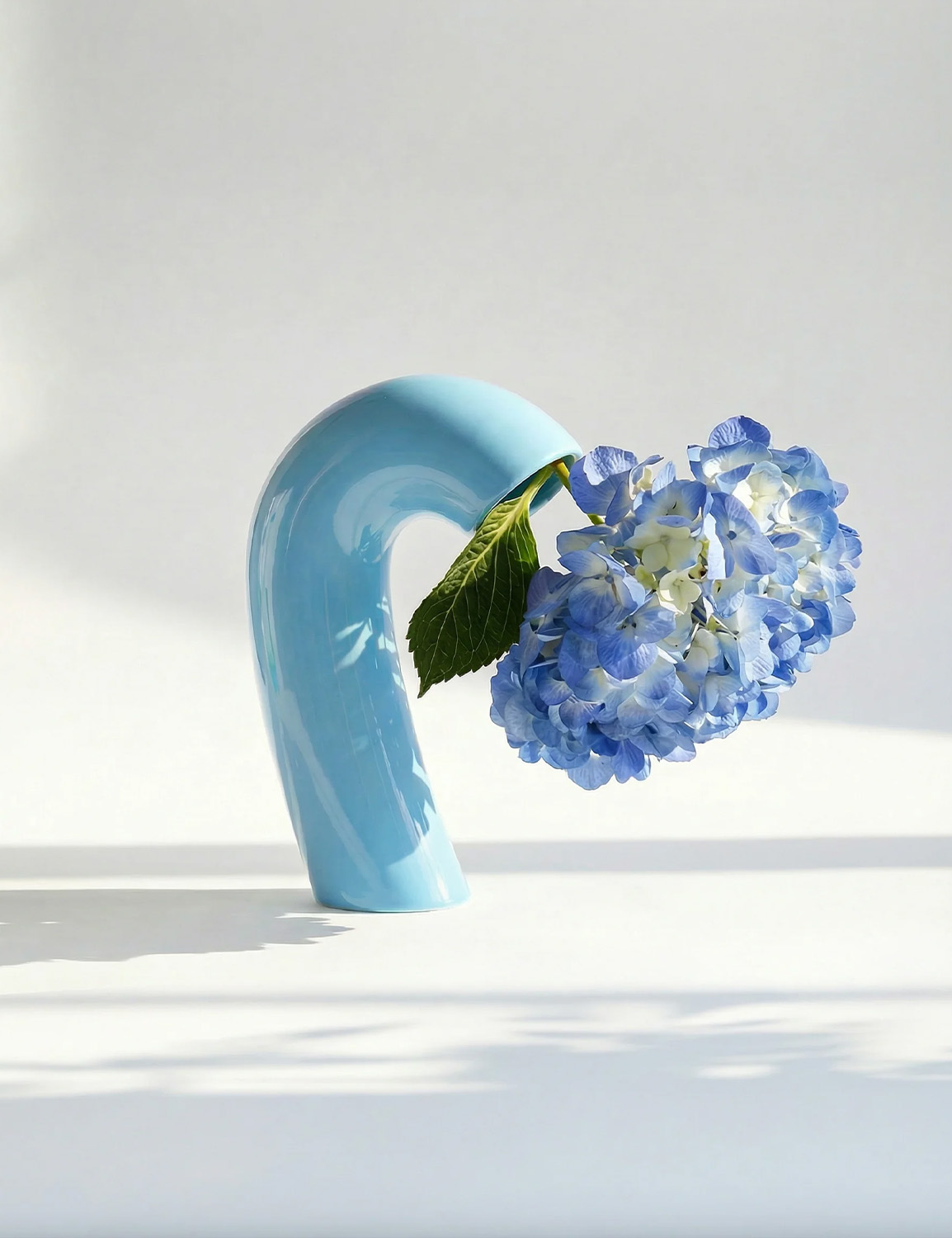HOUBI Vita Vase in Sky Blue - Image 5
